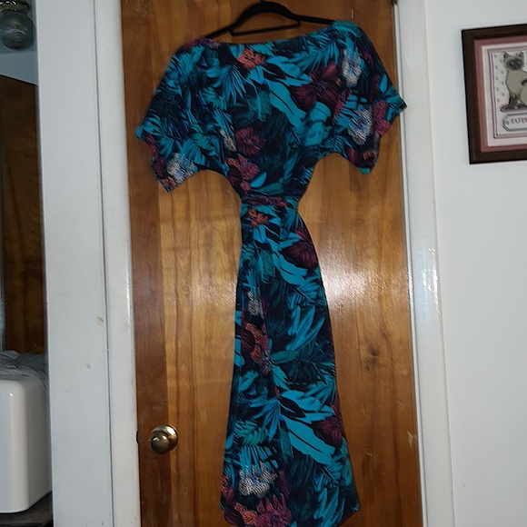 Women’s, dress by Loft, extra small, beautiful almost like a tropical pattern. - Picture 4 of 4